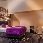Ascot Opera Hotel