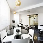 Ascot Opera Hotel