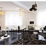 Ascot Opera Hotel